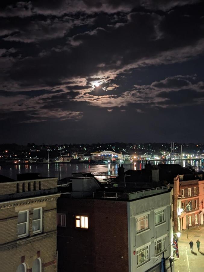 Seafarer'S View - 6 Bedroom Townhouse In Cowes, Parking & Seaviews. Cowes  Buitenkant foto